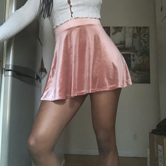 I’m selling a cute skirt - Picture 5 of 5